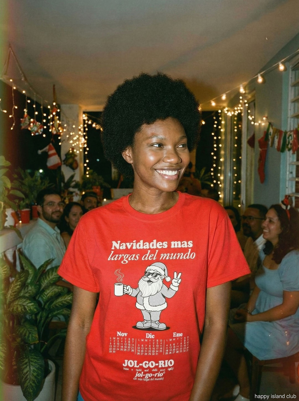 Navidades Mas Largas del Mundo - mockup_NDkzNDdhYWUtZTk2NC00ZWNkLWFjMDAtNDc0ZjkxODljOTUw_carla_three-quarter_20251123_131007_upscaled.jpg