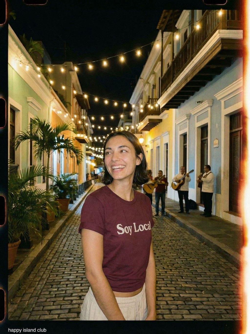 Soy Local - mockup_ZGY5Nzc0OWItODFiOC00ZGY4LWJjNDgtYzZiNjRkZGVkMDAx_rosa_three-quarter_20251123_130735.jpg