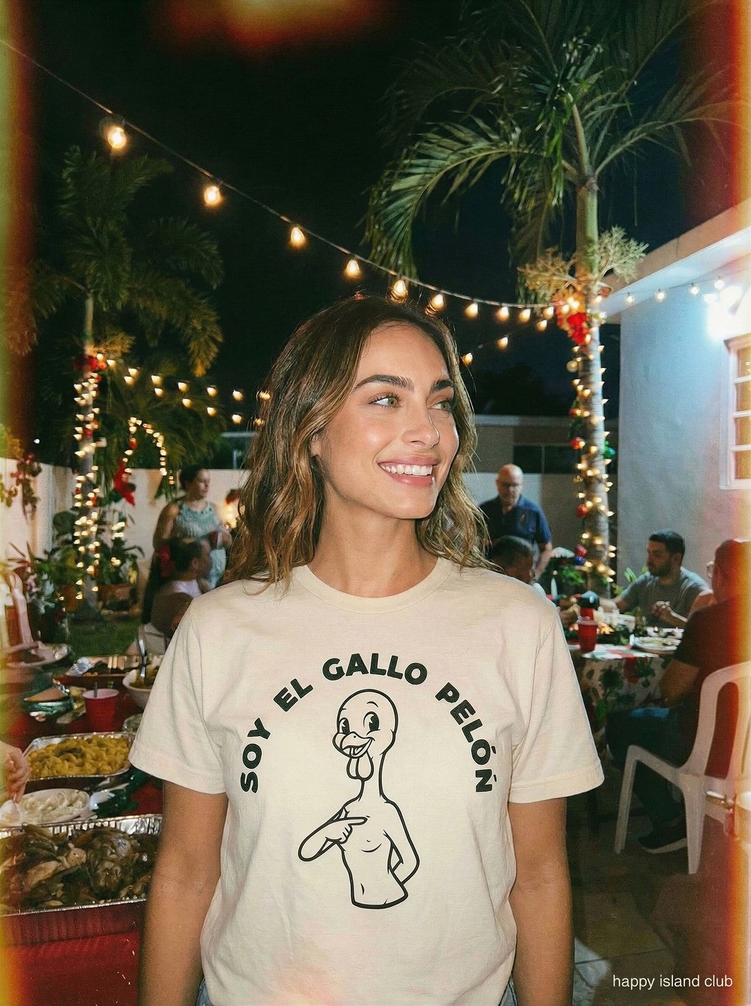 Soy el Gallo Pelón - mockup_YzZhZjJkY2UtMDgxZS00ZmExLThmODAtMmEzNTUwYjY2ODBl_maria_three-quarter_20251123_132225_upscaled.jpg