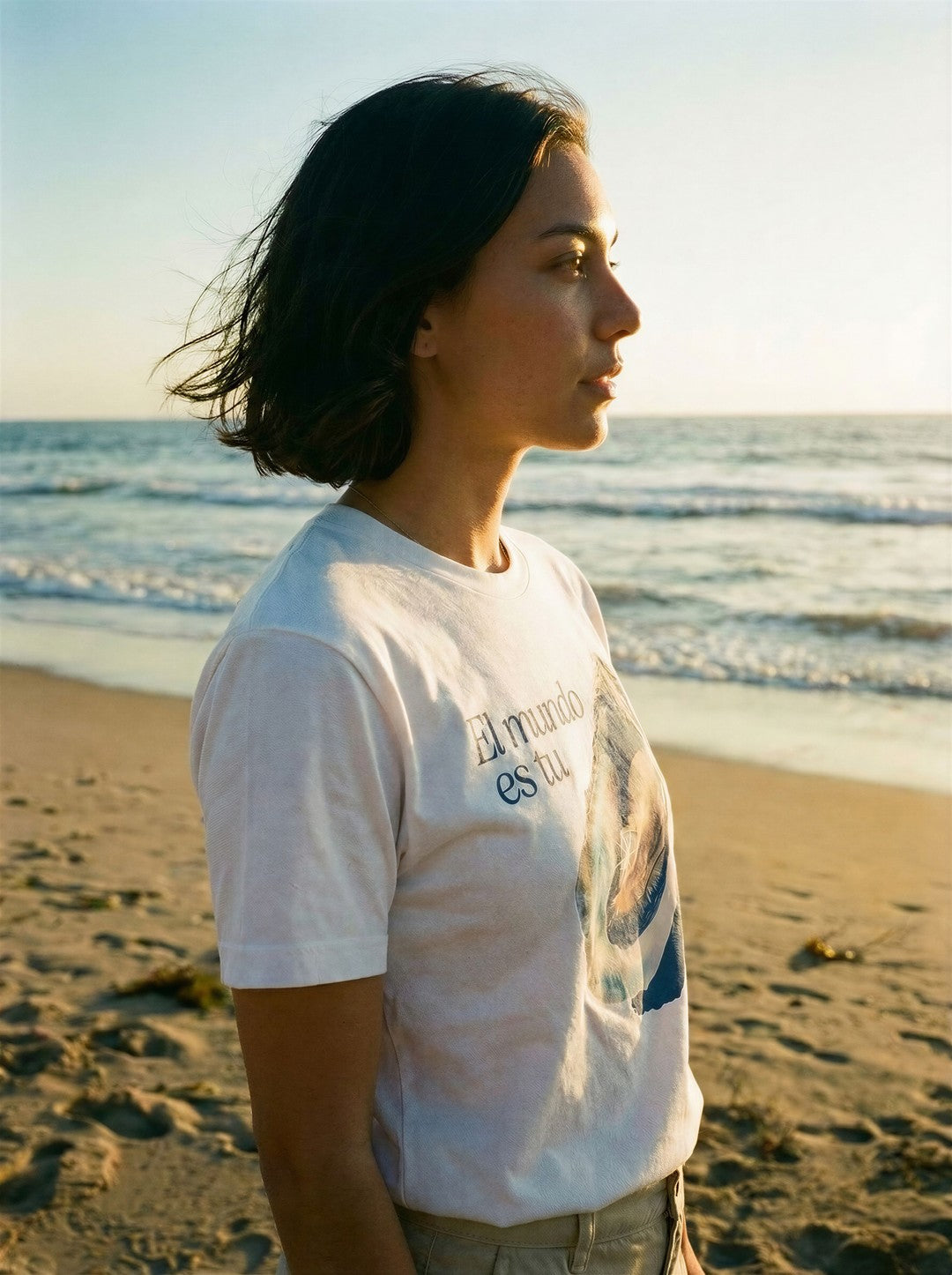 El mundo es tu Ostra - mockup_NTBiNThiNGMtYjQzZC00YTE5LTljNTAtZGNmNDhkYmVlMTk4_rosa_side_20251123_120413_upscaled.jpg