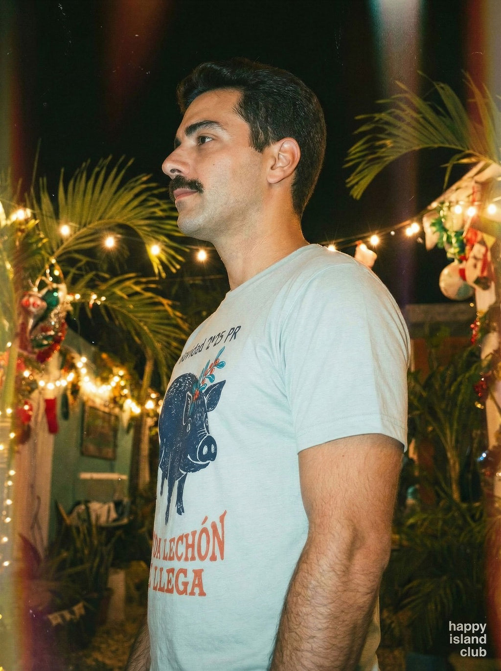 Navidad Lechón Design - mockup_ZGU2OTlhNzctZDk0Zi00OTIzLWI1MjgtYWZlYWM1YmI0NzNm_sami_side_20251123_141435_upscaled.jpg