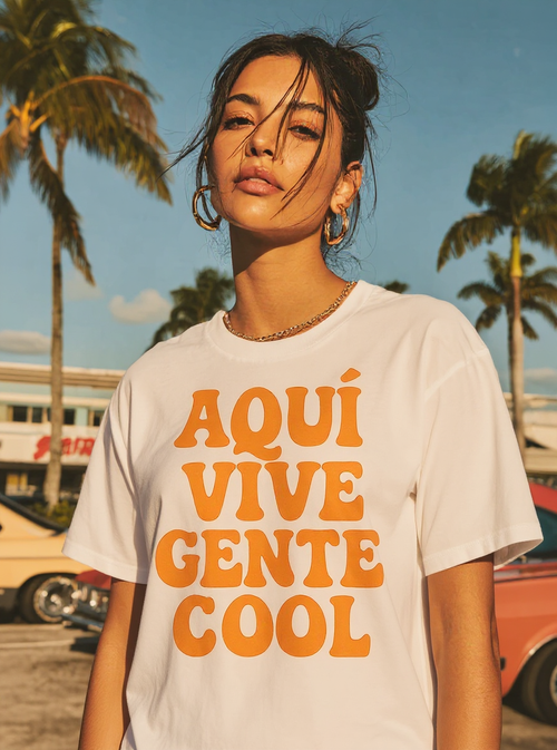Aquí Vive Gente Cool T-Shirt - assets-task_01k0mq3gdweqvadqjmas8e3gcg-1753042142_img_0-on-model-1-flux-2025-07-21T20-06-56-194Z.png