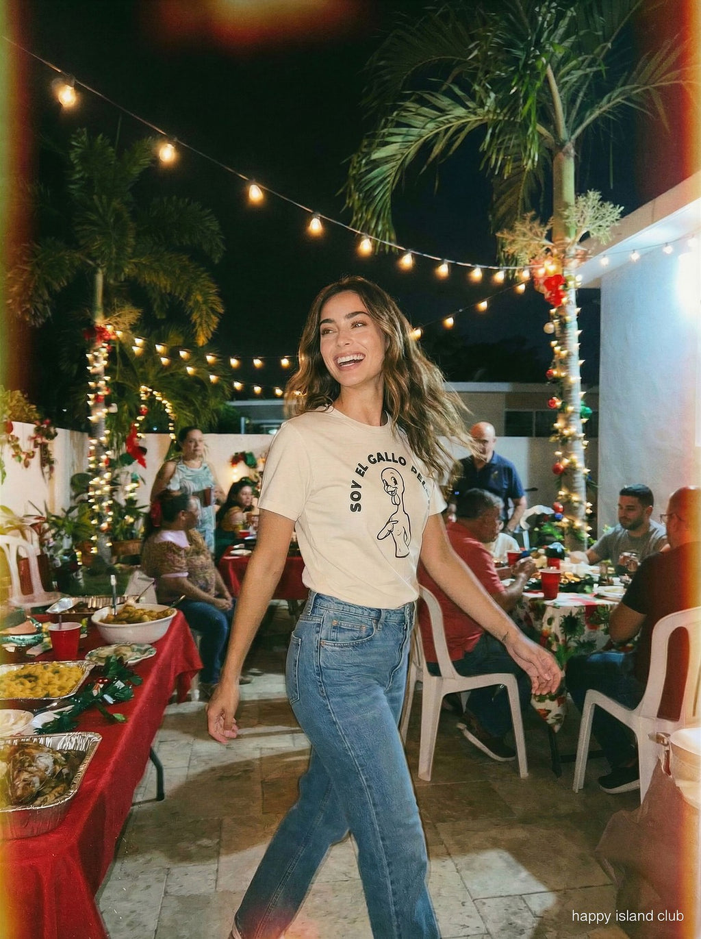 Soy el Gallo Pelón - mockup_YzZhZjJkY2UtMDgxZS00ZmExLThmODAtMmEzNTUwYjY2ODBl_maria_dynamic_20251123_132225_upscaled.jpg