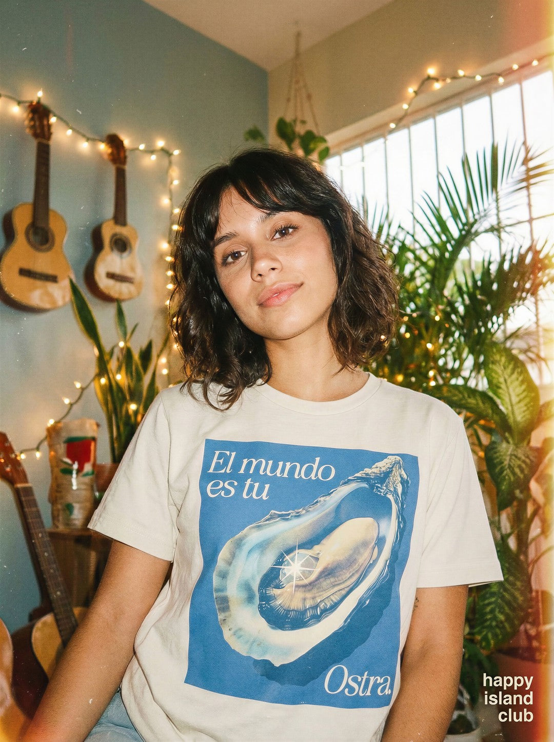 El mundo es tu Ostra - mockup_ZmQ1ZGEzMzctMGJlNi00Njk2LTg0NTAtM2E3NGU0MmM5Yzlk_gina_hero_20251123_133413_upscaled.jpg