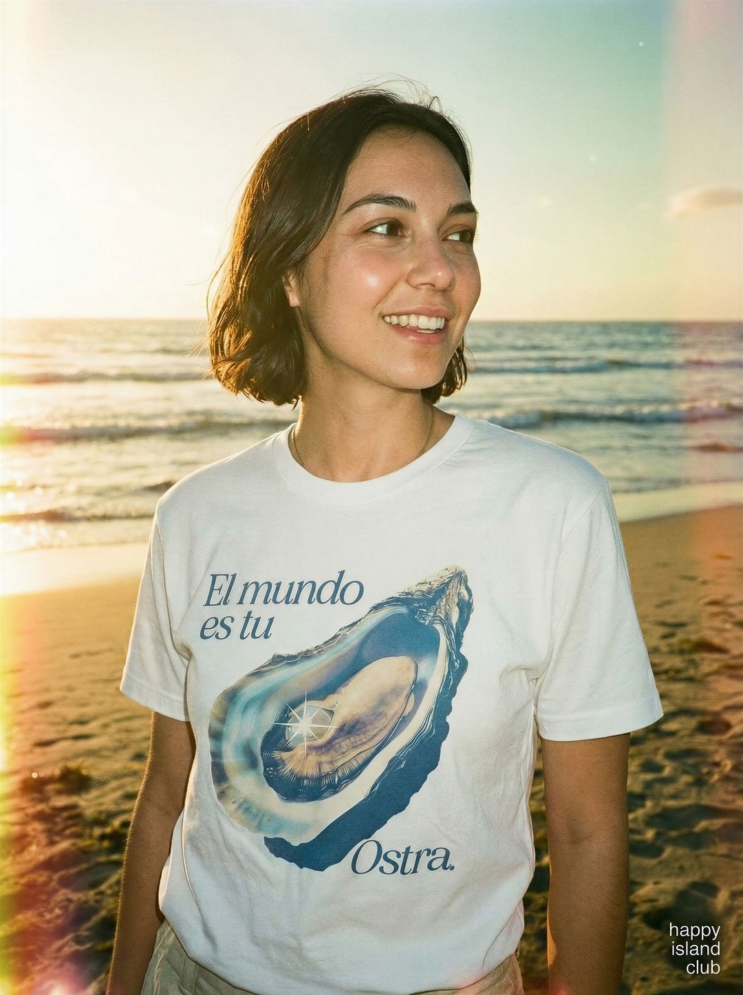 El mundo es tu Ostra - mockup_NTBiNThiNGMtYjQzZC00YTE5LTljNTAtZGNmNDhkYmVlMTk4_rosa_three-quarter_20251123_120413_upscaled.jpg