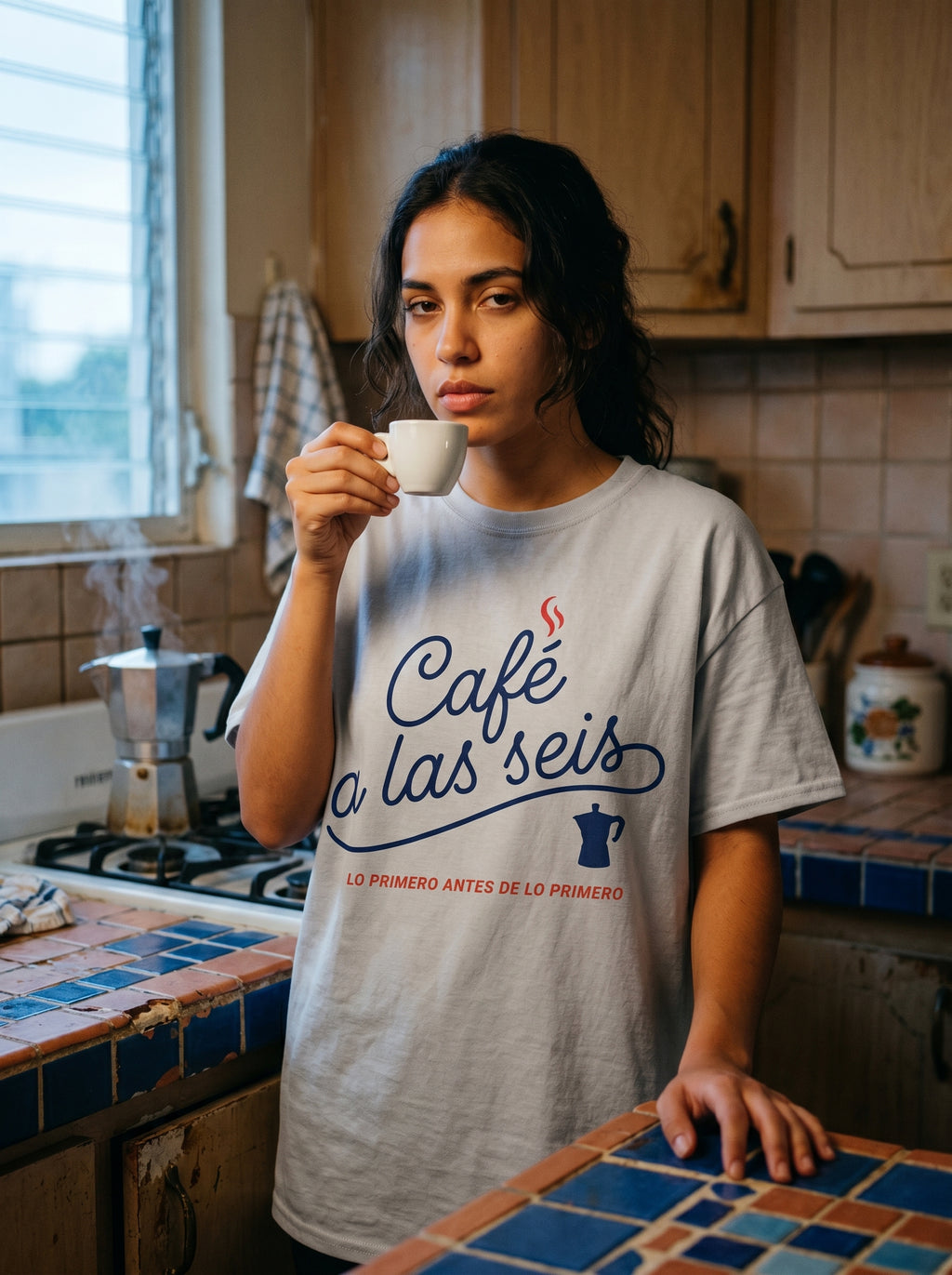 CAFÉ A LAS SEIS — worn