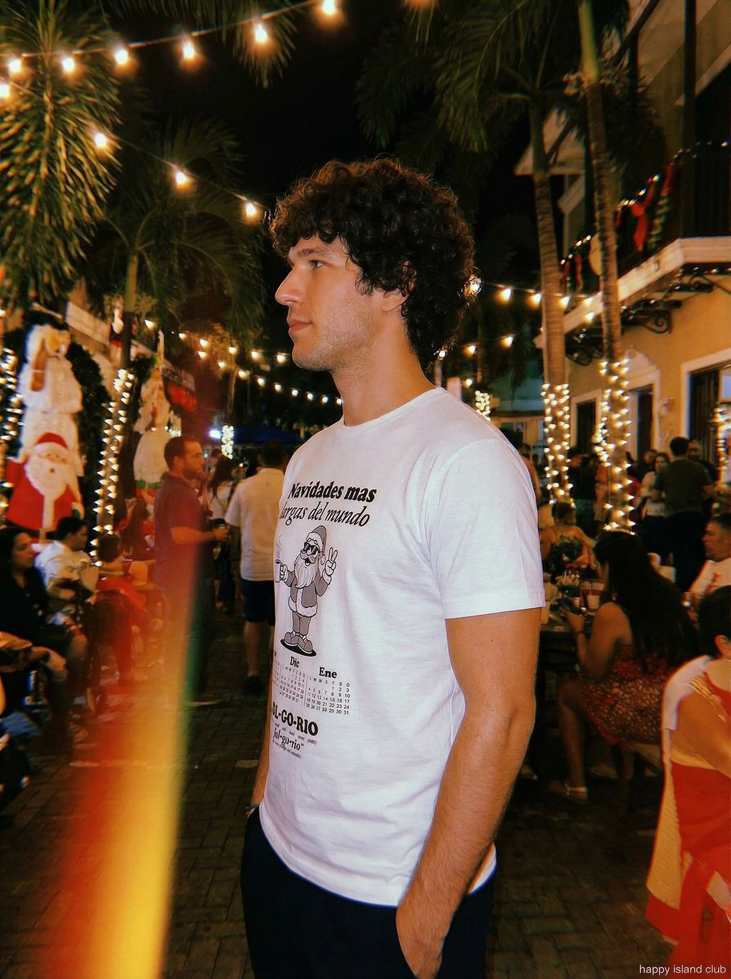 Navidades Mas Largas del Mundo - mockup_ZjU2ZDFhODctM2M4NS00MjBiLTk5NmItMDEyNTZmYjkwZWFk_leo_side_20251123_132755_upscaled.jpg