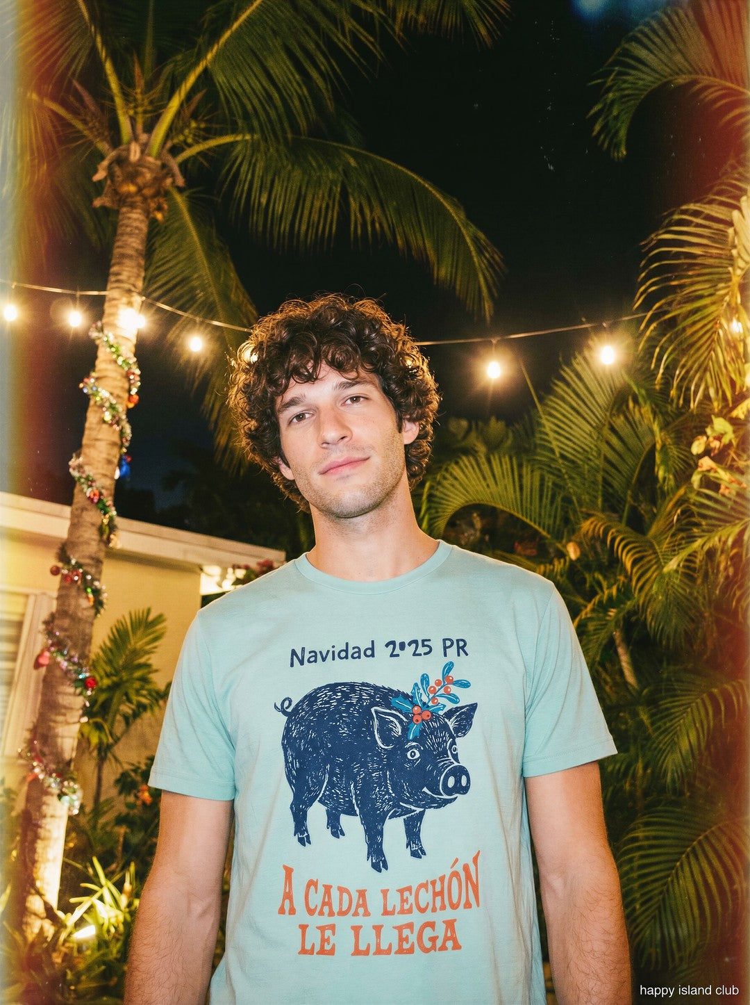 Navidad Lechón Design - mockup_ZGU2OTlhNzctZDk0Zi00OTIzLWI1MjgtYWZlYWM1YmI0NzNm_leo_hero_20251123_140820_upscaled.jpg