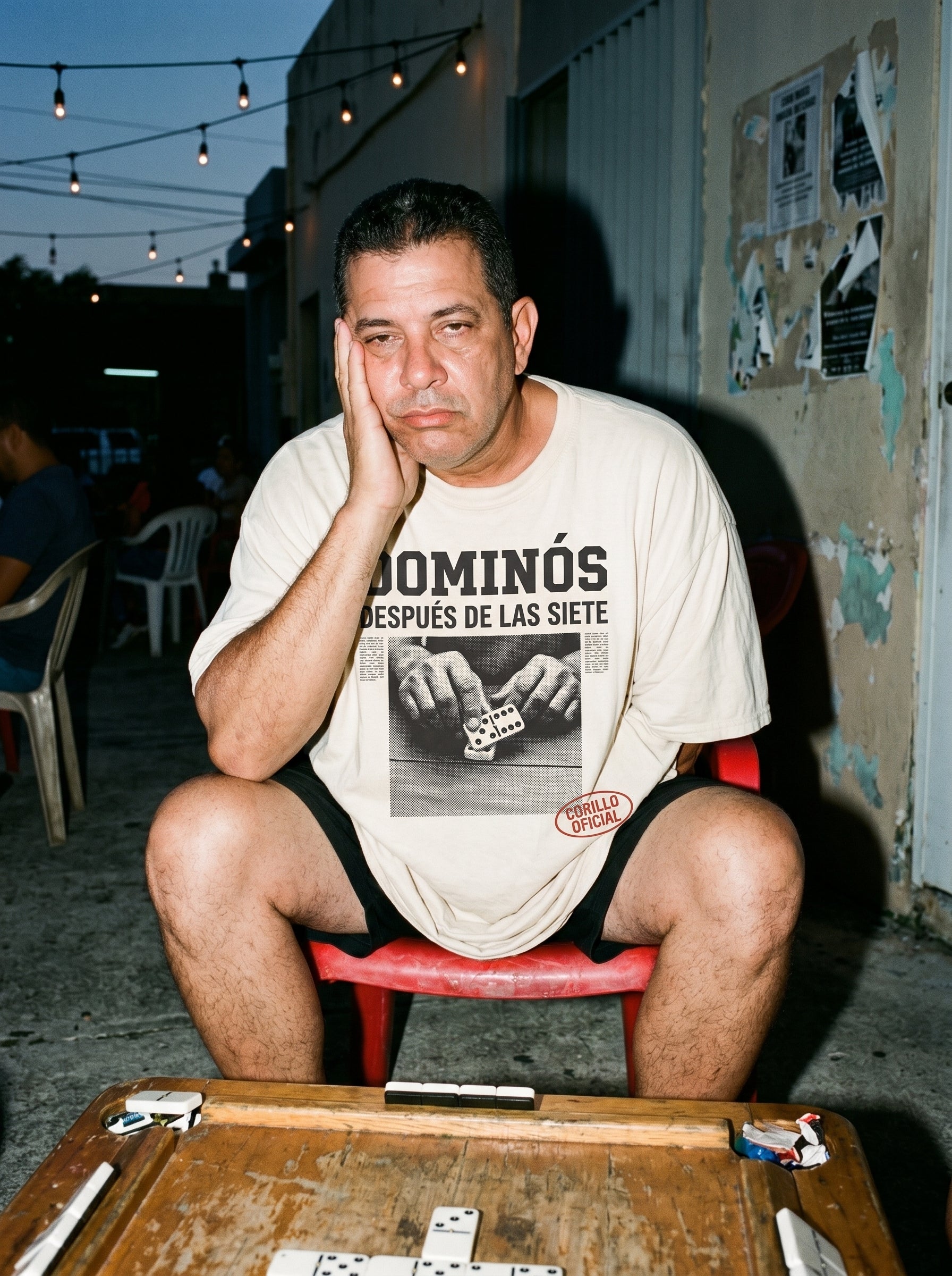 DOMINÓS DESPUÉS DE LAS SIETE — worn