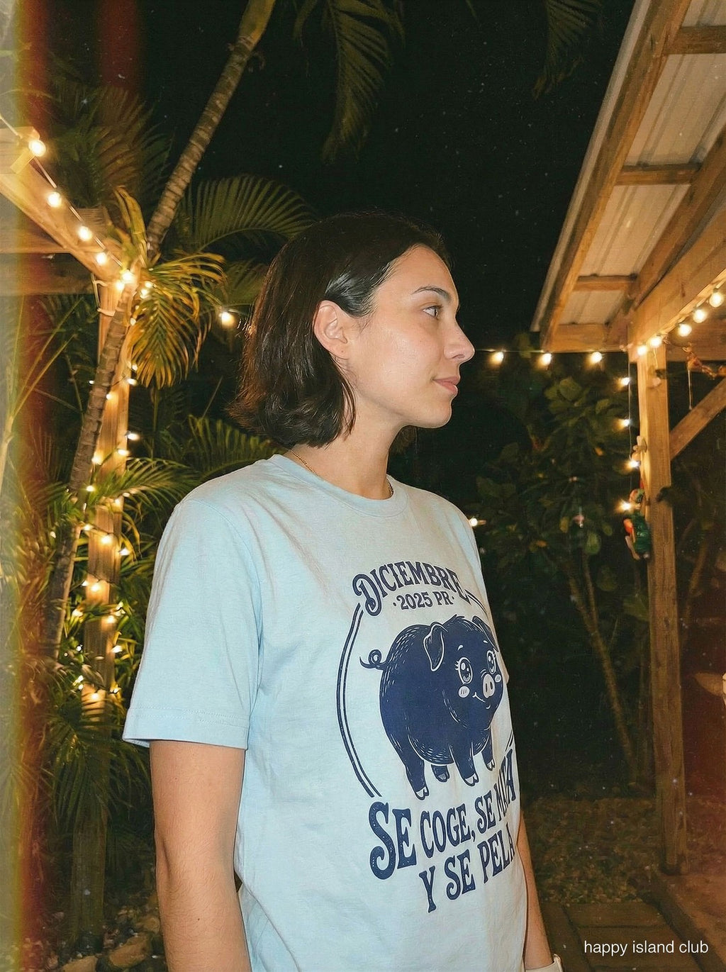 Pig Themed Festive T-Shirt - mockup_Y2E3OWRlZTQtN2M2Zi00NzMzLTk1ZDgtZjczZmQwYzZmN2Yx_rosa_side_20251123_131927_upscaled.jpg