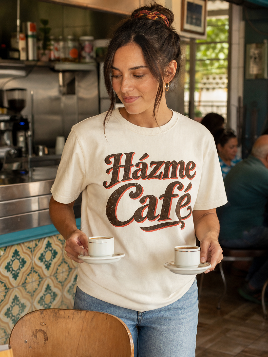 Woman wearing the Házme Café T-shirt in a Puerto Rican cafetería