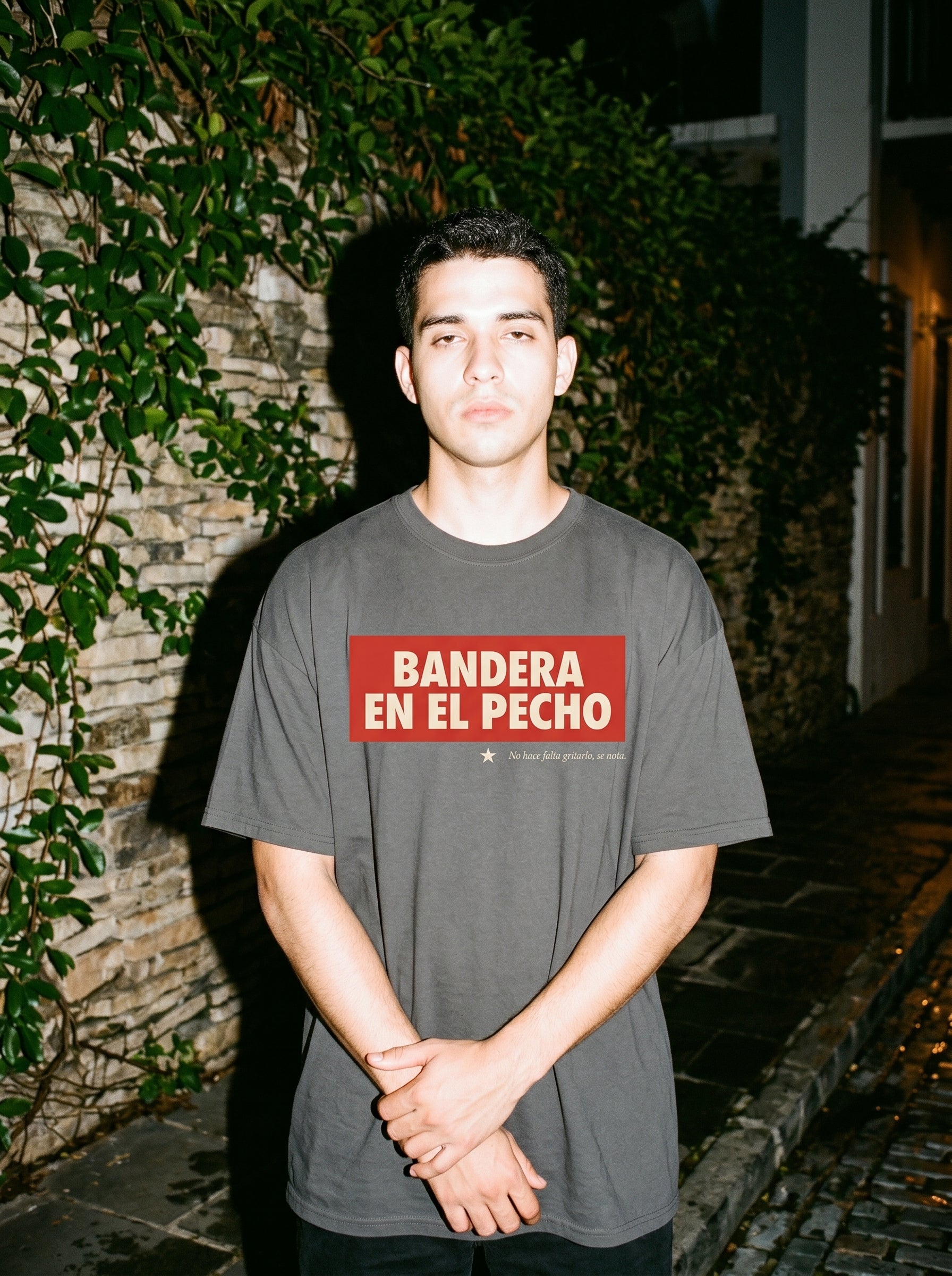 BANDERA EN EL PECHO — model