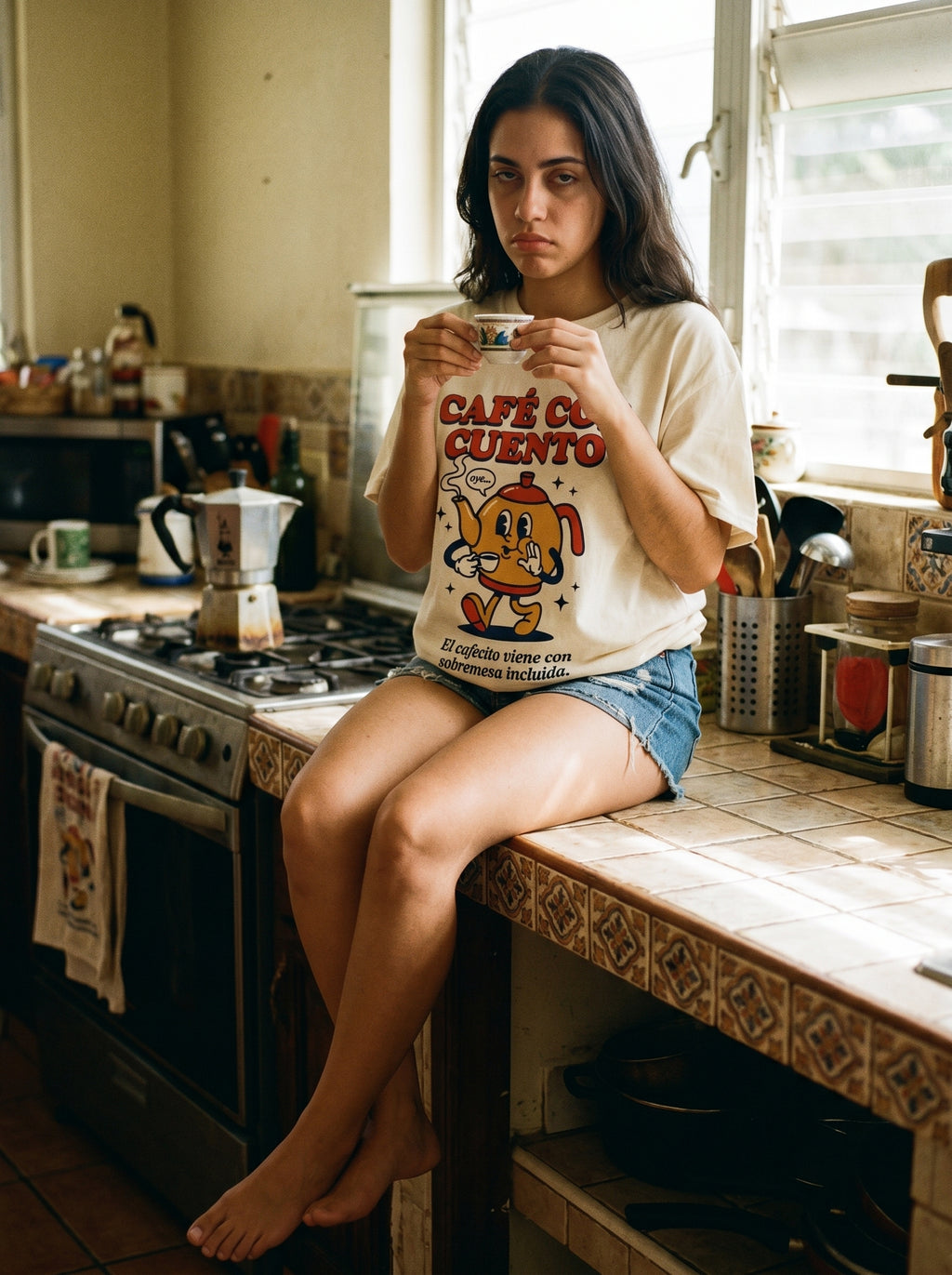 CAFÉ CON CUENTO — on model