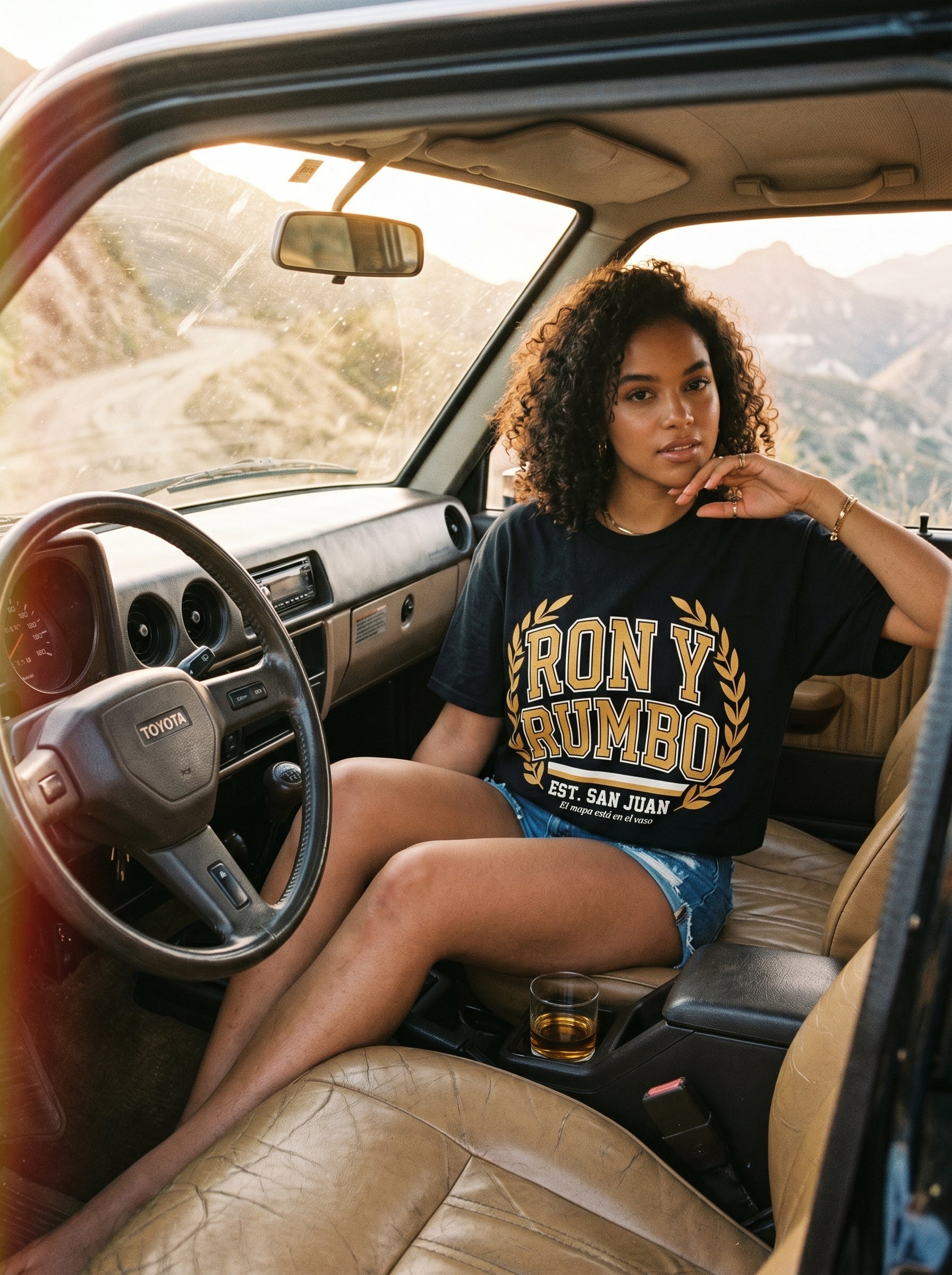 RON Y RUMBO — model mockup