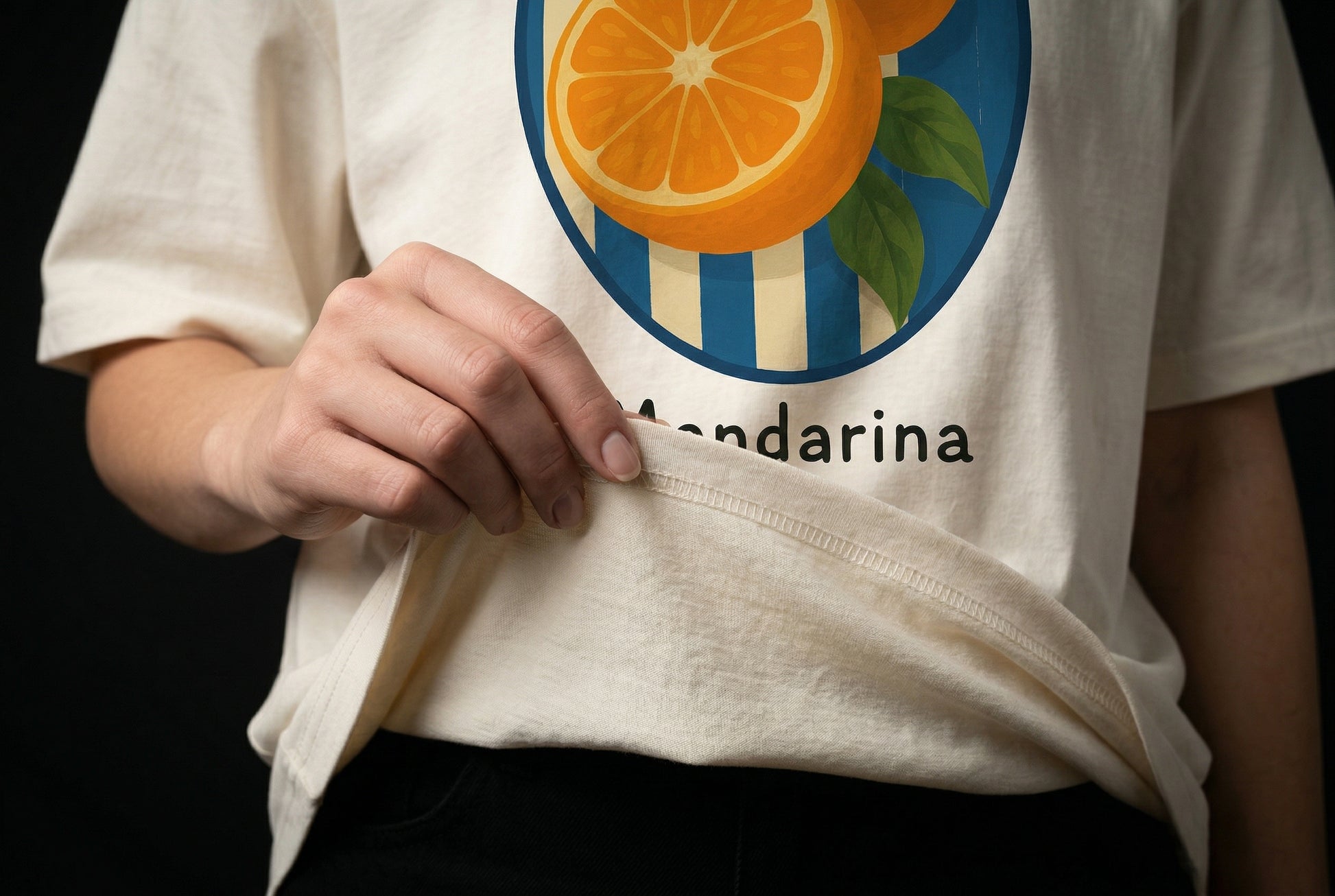 Mandarina T-shirt — mandarina-t-shirt-studio-05-hem-hand