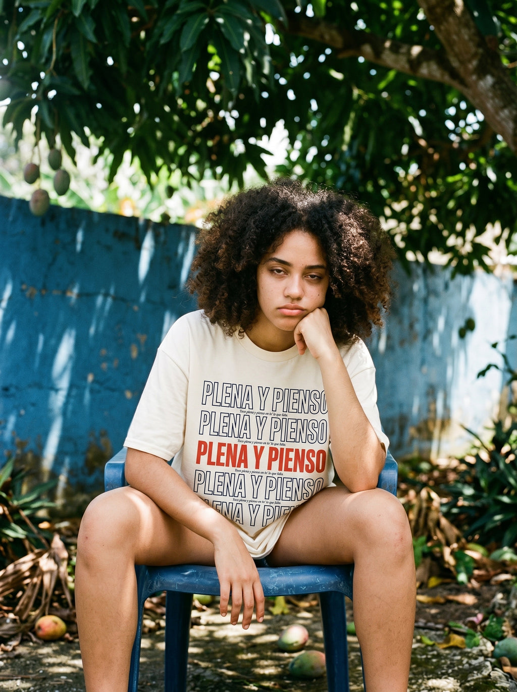 PLENA Y PIENSO — model mockup